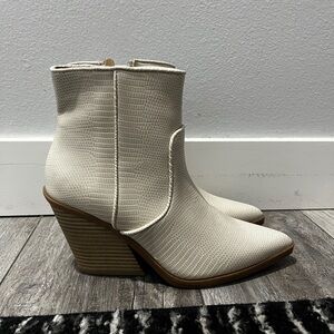 NWOT - Express Faux Snakeskin Heeled Boots sz 6